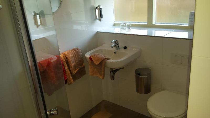 Double Room image 4