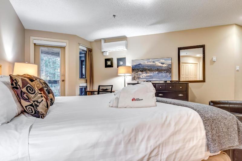 Greystone Lodge 408 Luxury - image 14
