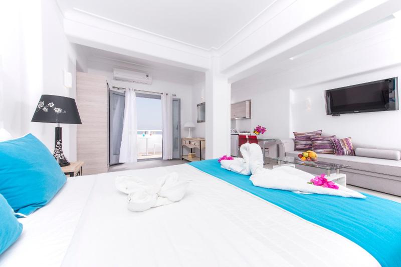 Suite With Private Pool and Sea View image 2