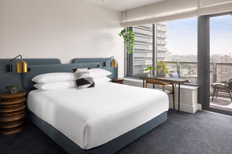 King Room with Balcony image 4