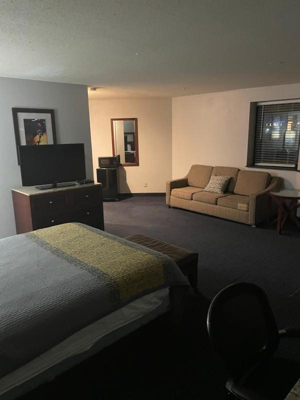 Superior King Suite image 3