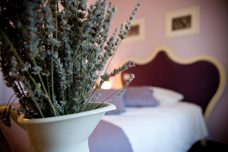 Single Room image 3