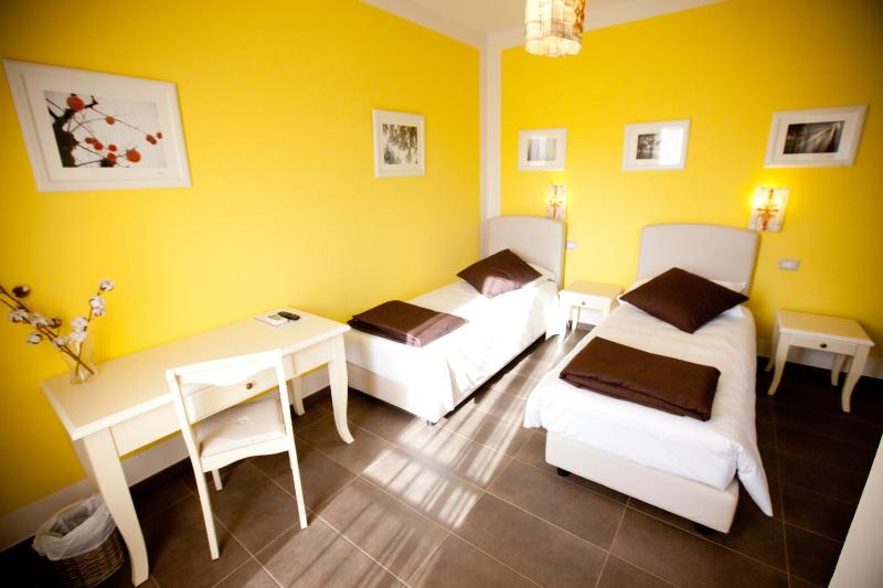 Twin Room image 4