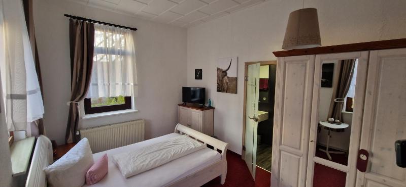 Single Room image 3