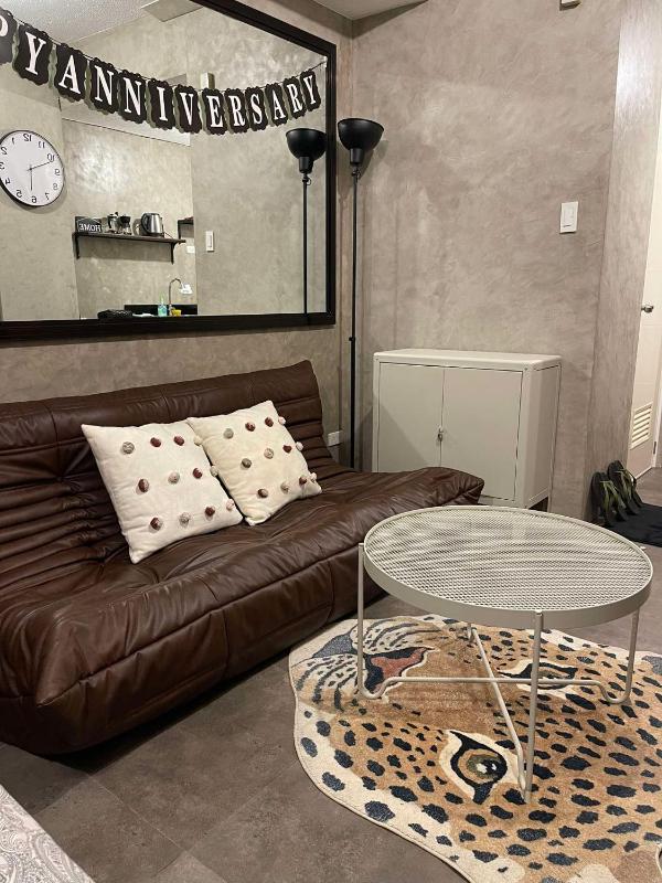 Cozy Studio 5 Mins to Sky Ranch w/ Pool & View - image 15