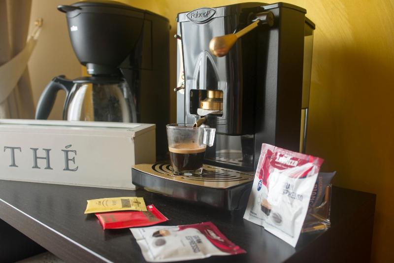 Double room overlooking the Basilica  image 4