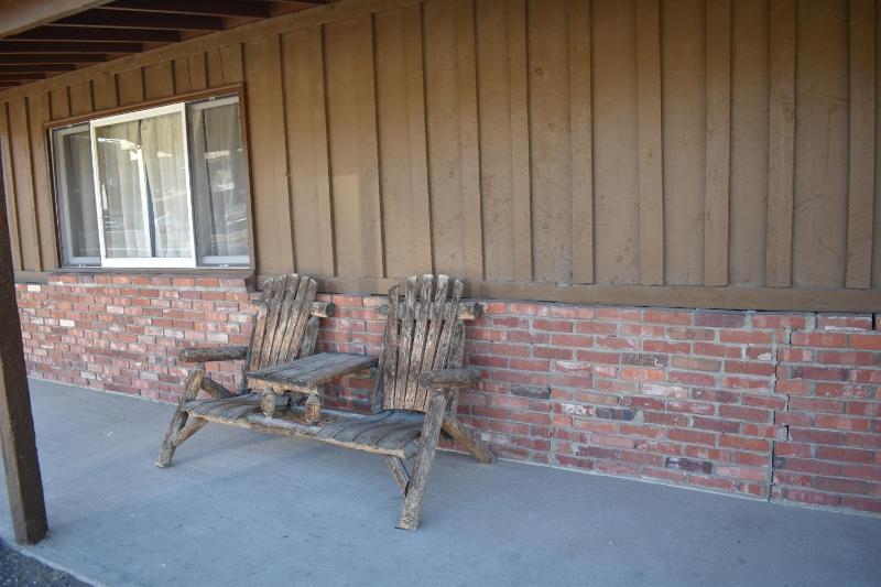 Family Room image 3