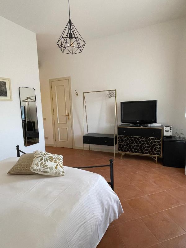 Triple room overlooking the Basilica image 2