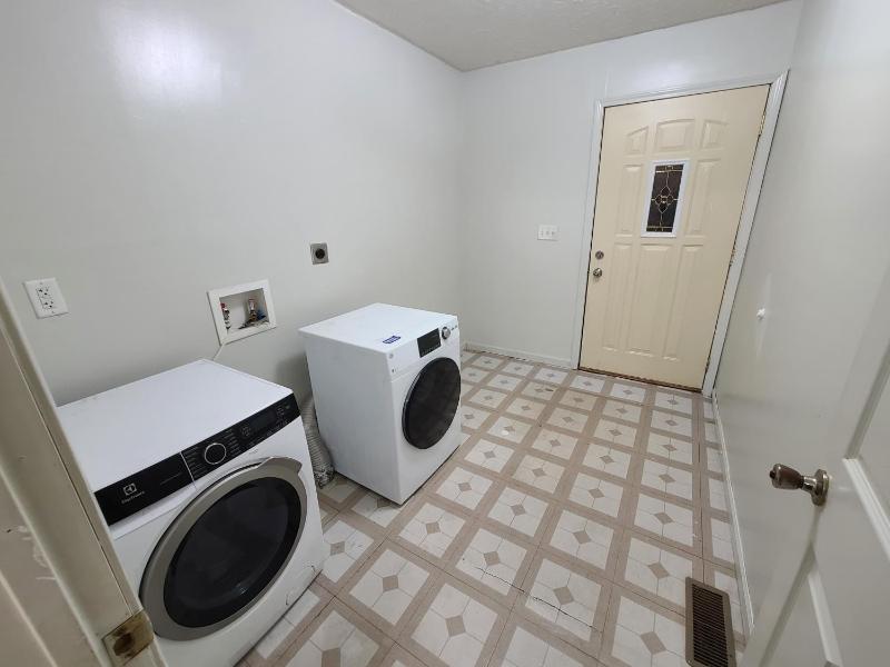 Three-Bedroom Apartment image 3