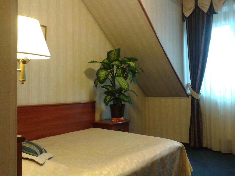Single Room image 3