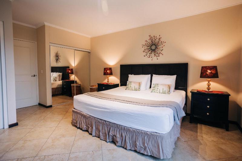 Cozy Townhome at Gold Coast - image 9