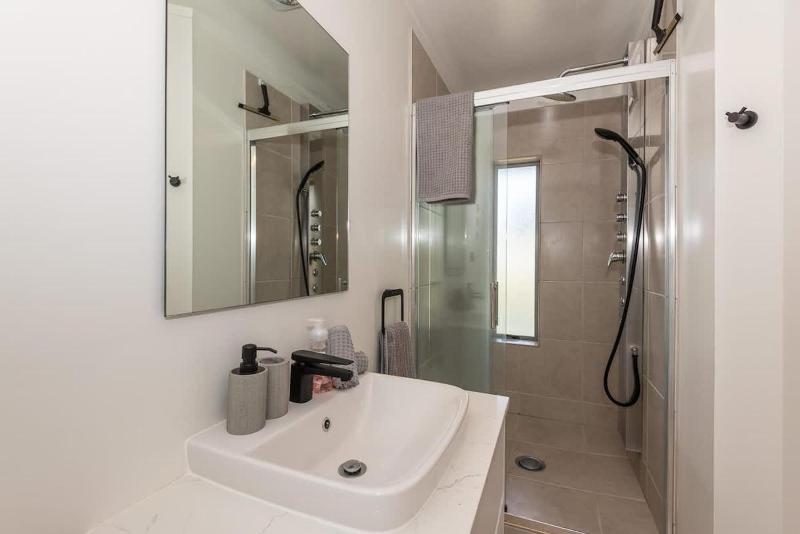 Tree Walk Townhouse - image 10
