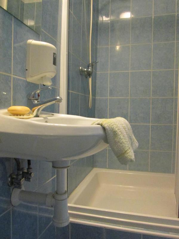 Twin Room image 2