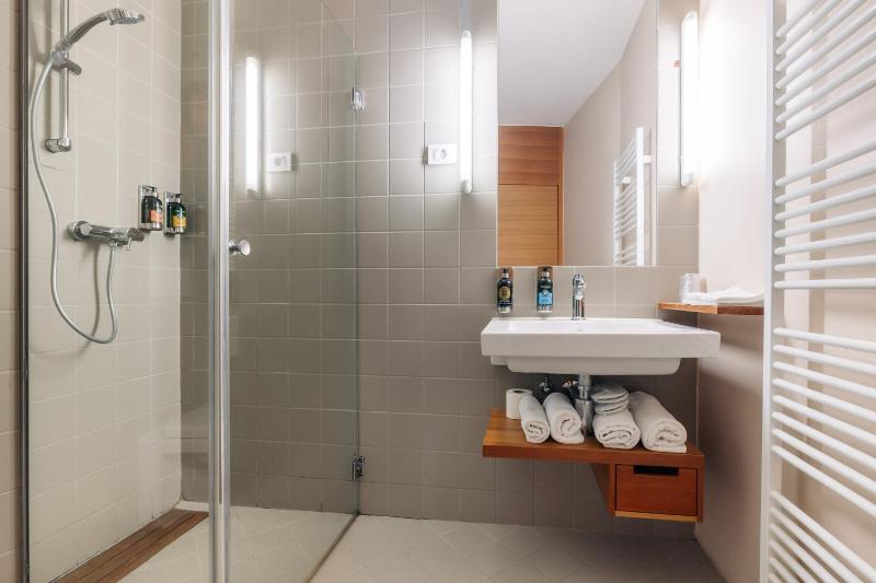 Single Room image 3
