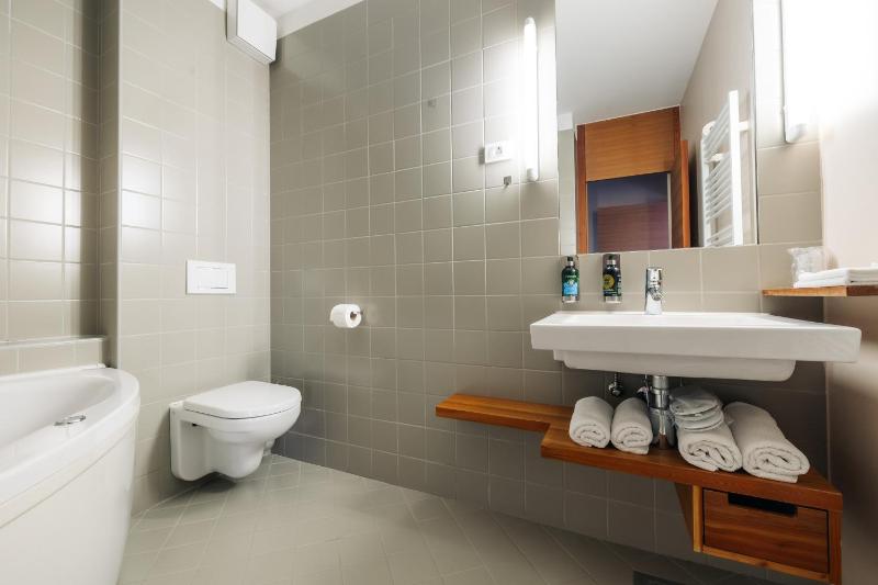 Double or Twin Room image 4