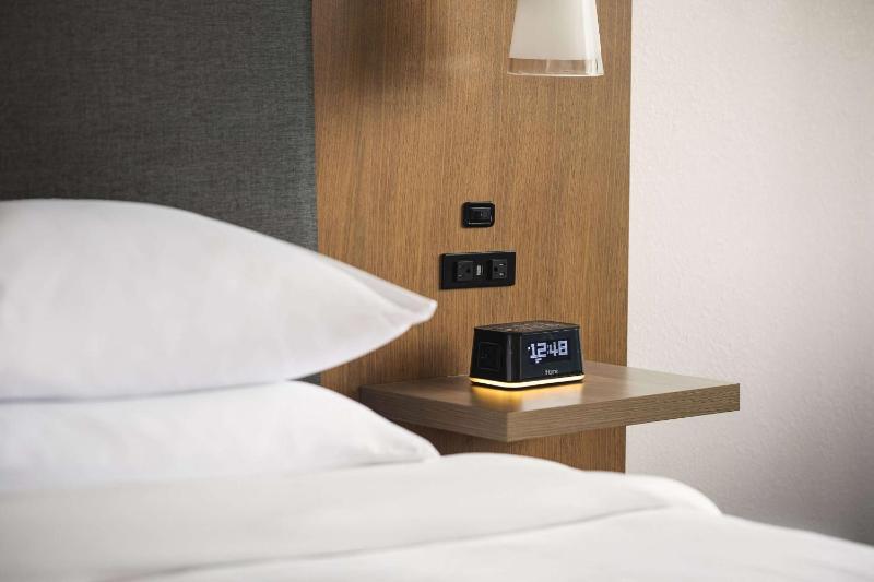 King Room - Non-Smoking image 4