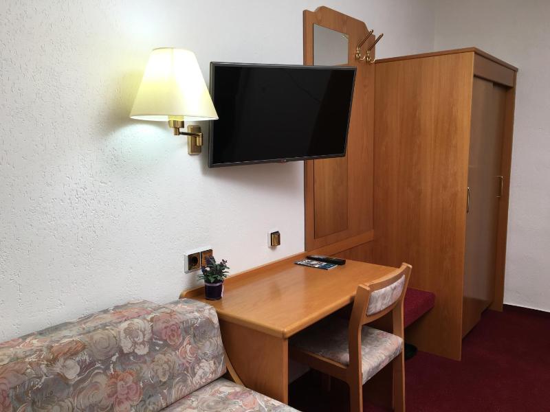 Quadruple Room image 3