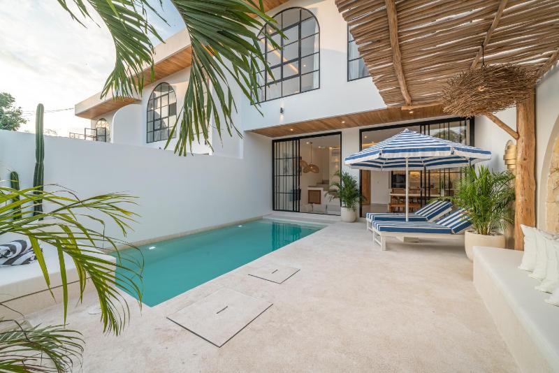 Villa Kokoan - 2BR Tropical Serenity Villa close to Echo Beach - image 28