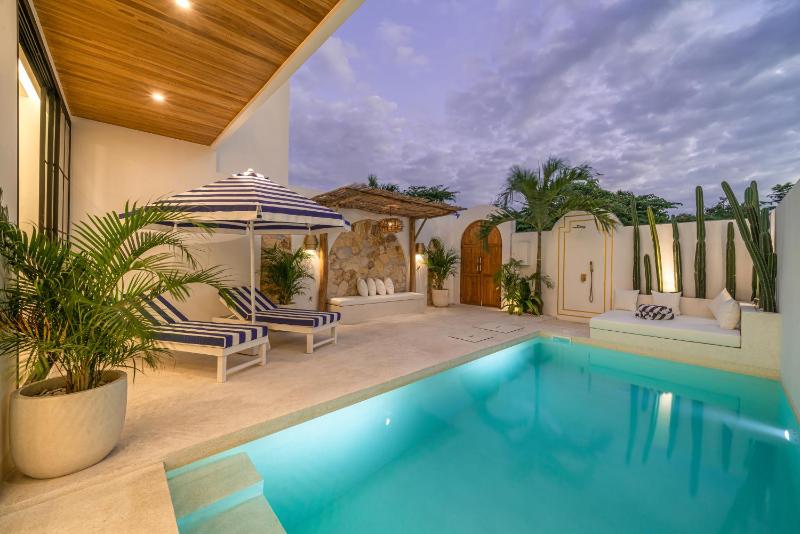 Villa Kokoan - 2BR Tropical Serenity Villa close to Echo Beach - image 9