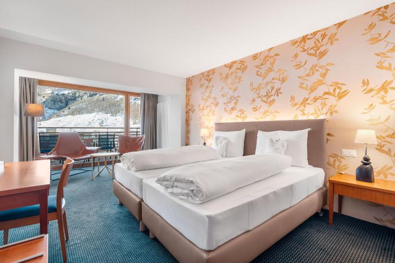 Superior Room with 2 Single Beds and Balcony image 1
