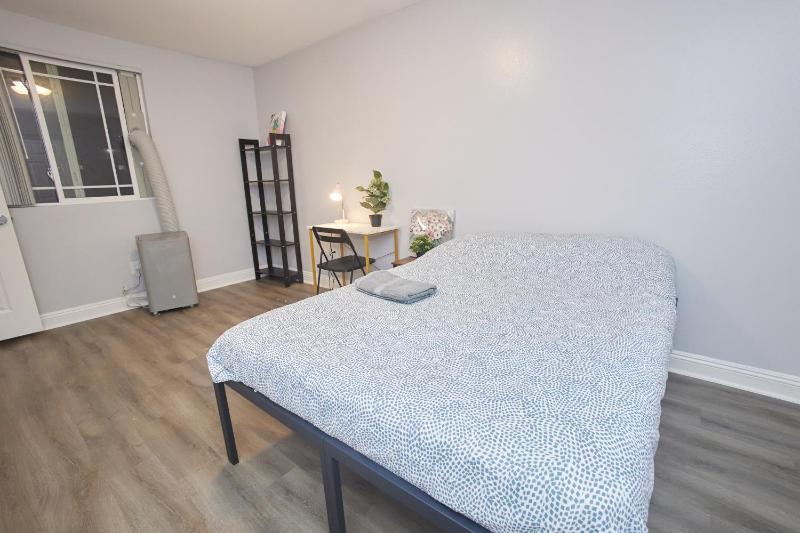 Blue Stay near BMO Stadium and USC Private Room - image 7