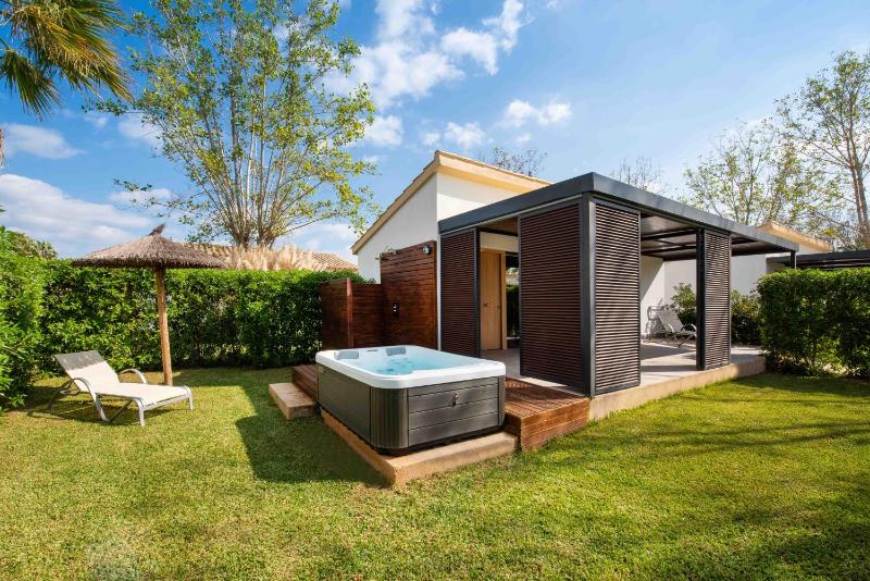 Superior Silver Bungalow image 1