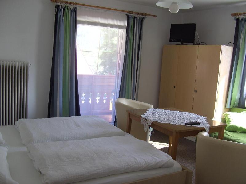 Double Room with Shared Toilet image 2