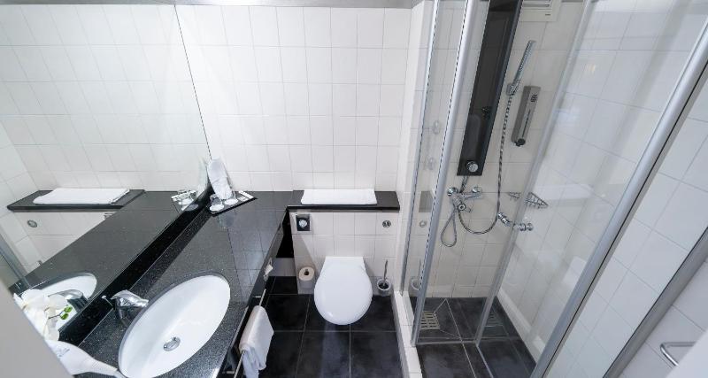 Standard Double Room image 2