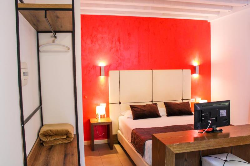 Comfort Triple Room image 2