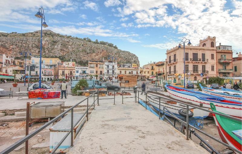 4 Bedroom Cozy Apartment In Palermo - image 14