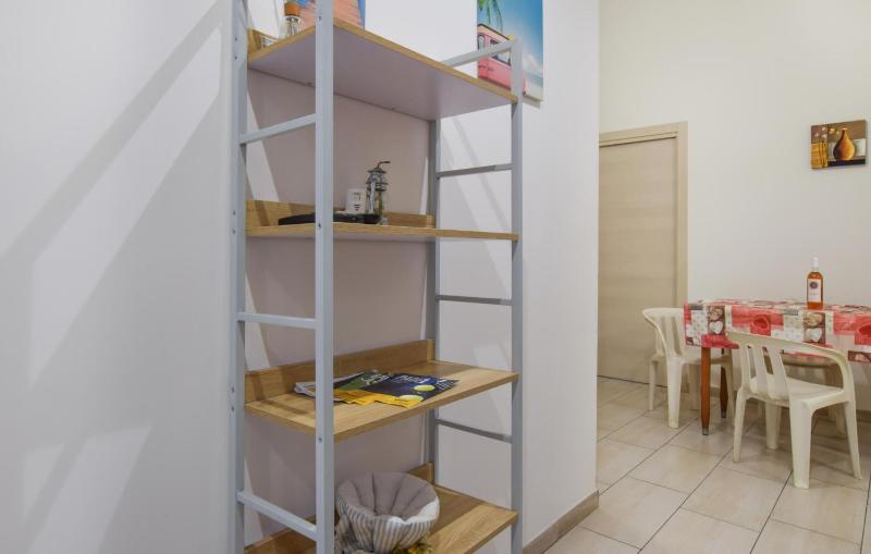 4 Bedroom Cozy Apartment In Palermo - image 16