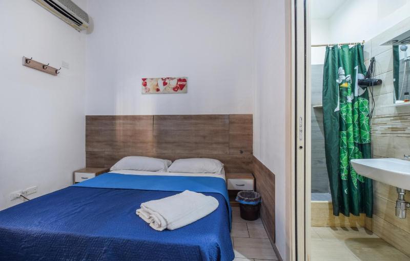 4 Bedroom Cozy Apartment In Palermo - image 8