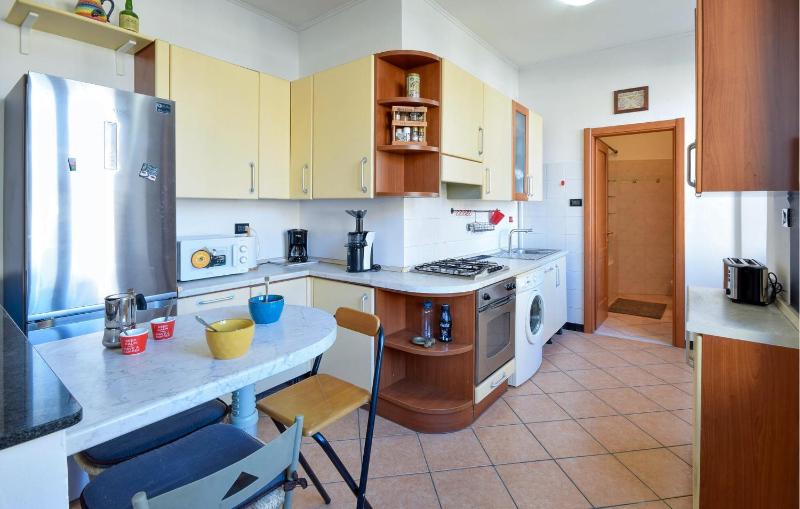 2 Bedroom Amazing Apartment In Genova - image 6