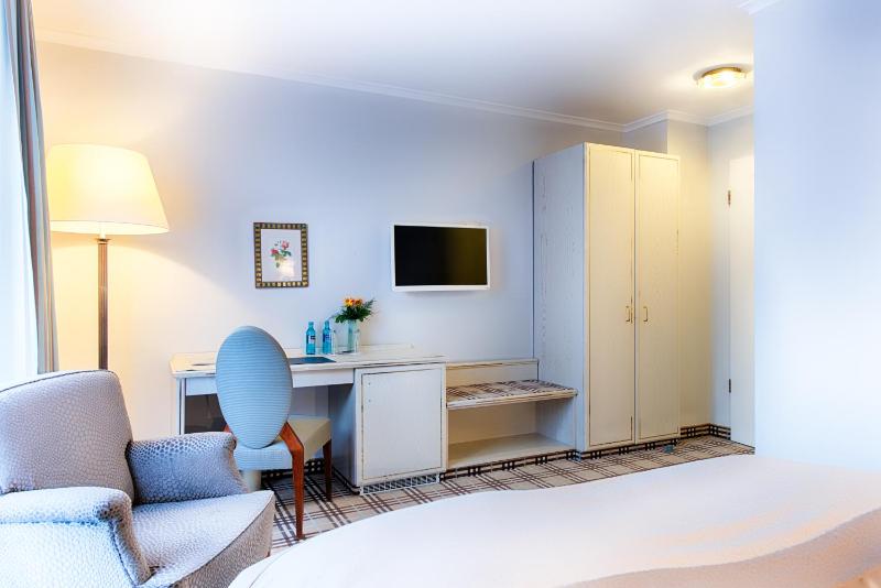 Business Double Room image 4