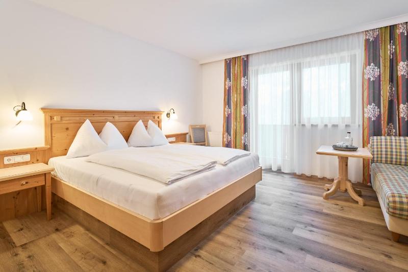 Double Room with Balcony (2 Adults + 1 Child) image 1