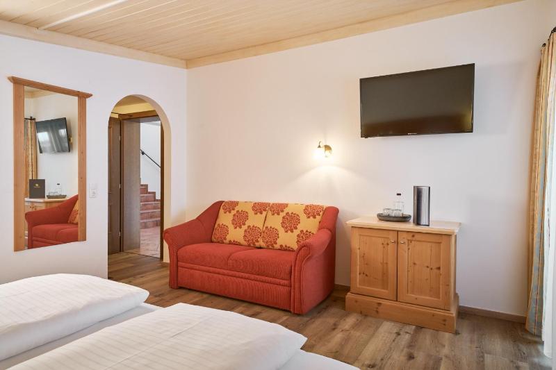 Deluxe Double Room with Balcony image 3