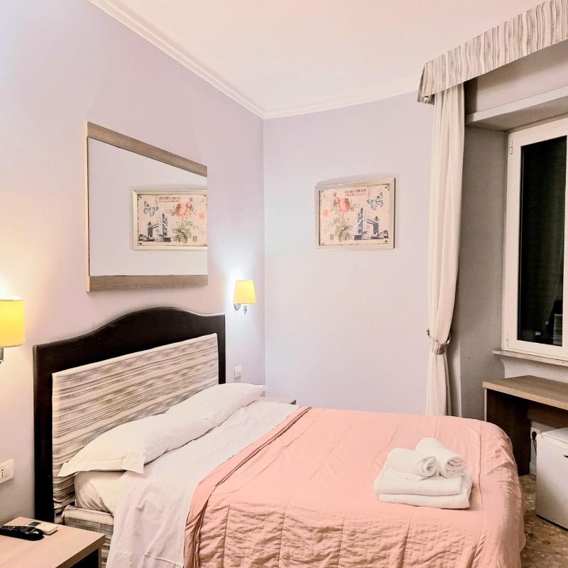 Double Room with Private Bathroom image 1