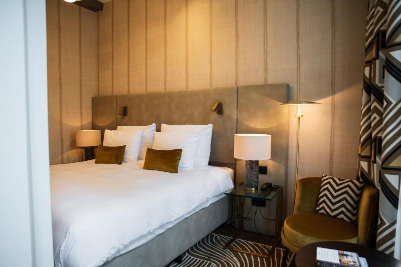 Classic Double or Twin Room image 4