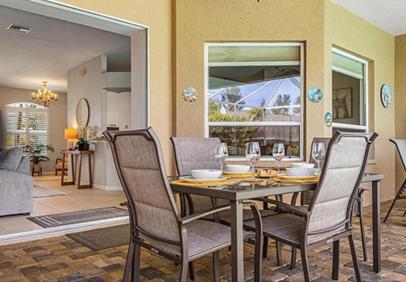 Family Friendly - Private Pool - Sleeps 10 - image 16
