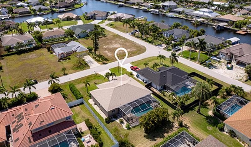 Family Friendly - Private Pool - Sleeps 10 - image 15