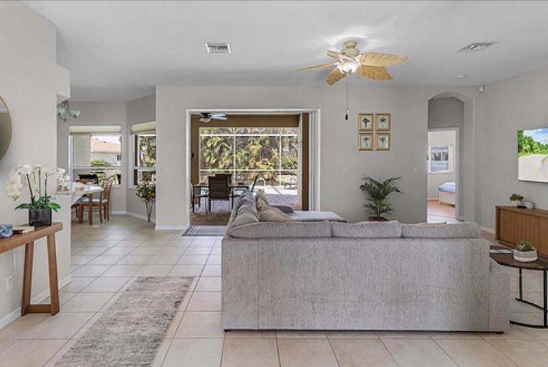 Family Friendly - Private Pool - Sleeps 10 - image 26