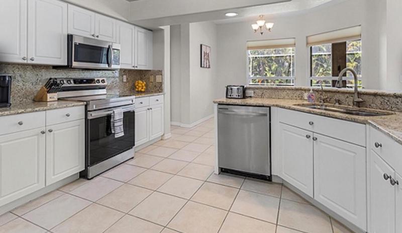 Family Friendly - Private Pool - Sleeps 10 - image 19