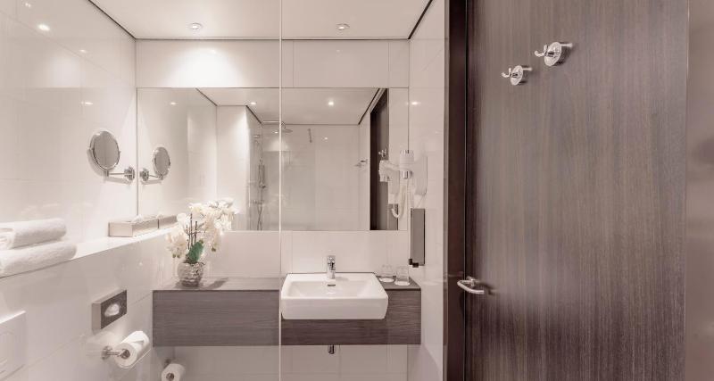 Superior Twin Room with Kitchenette image 2