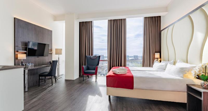 Superior Twin Room with Kitchenette image 1