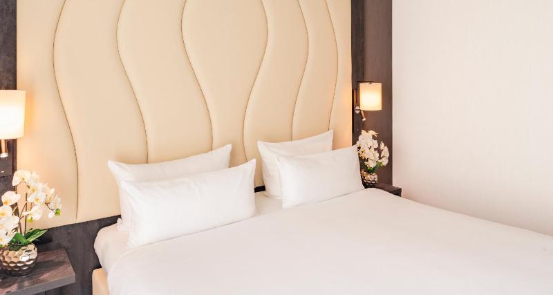 Deluxe Room image 1