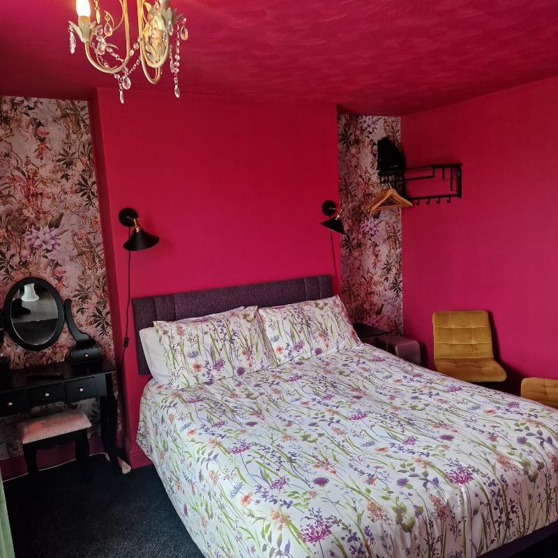 Large Double Room image 3