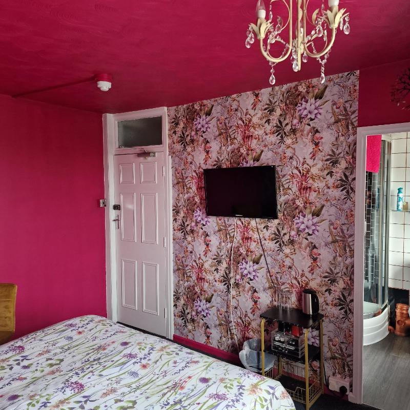 Large Double Room image 4