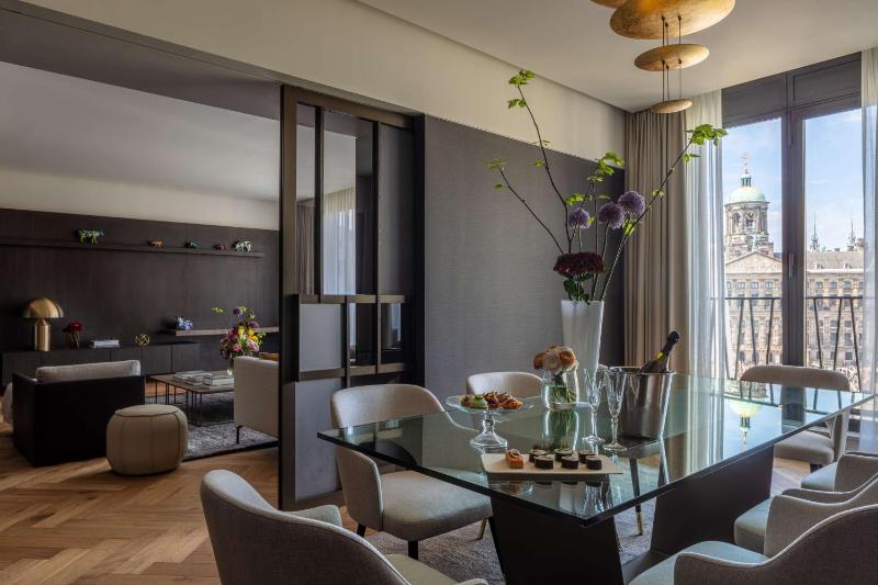 Royal Suite with Dam View image 4