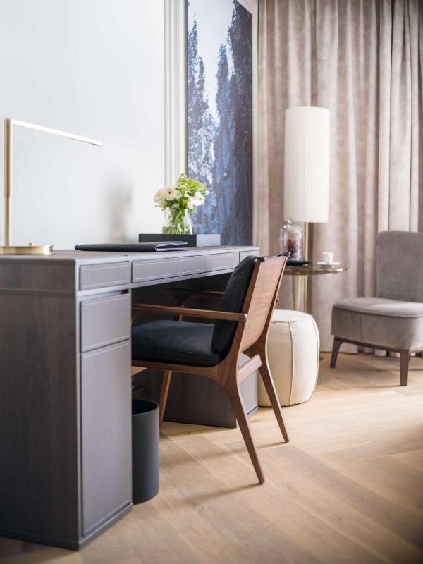 Deluxe Double or Twin Room image 3