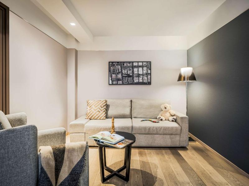 Premium Family Room image 4